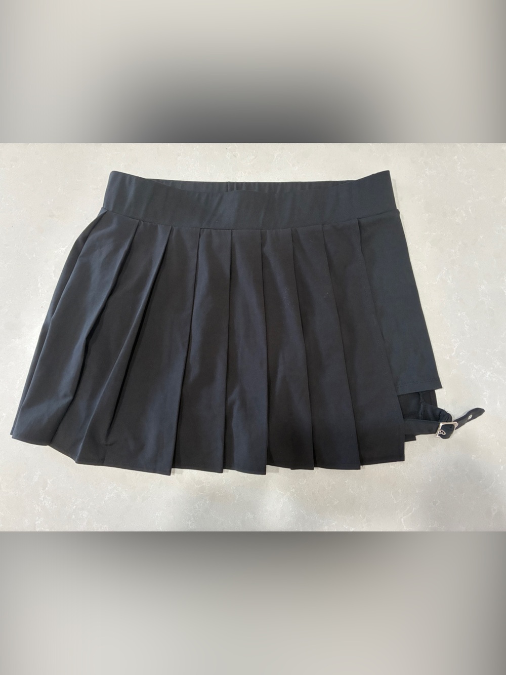 HALARA Black Pleated Skort with Side Buckle